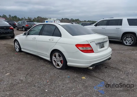 2011 Mercedes-Benz C 300 Luxury/Sport из США, поврежденный, VIN WDDGF5EB1BA468679